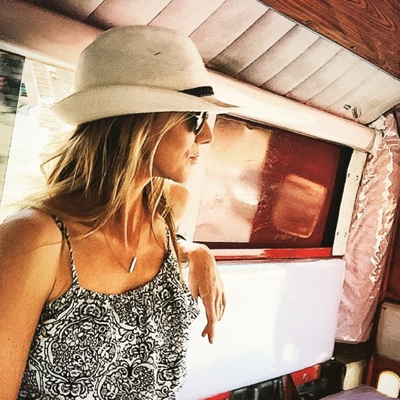 Meet your Posher, Caroline - Picture 1 of 5